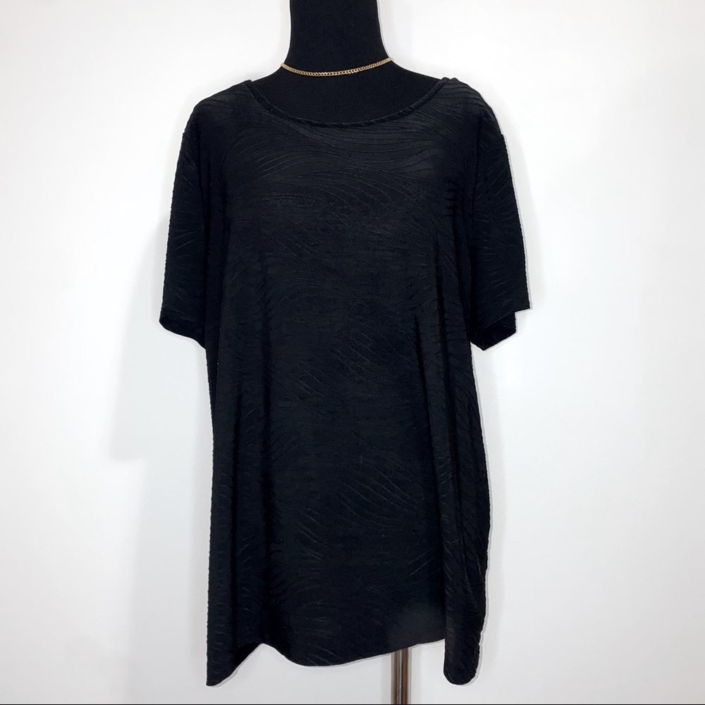 *NWOT* JM Collection Black Short Sleeve T-Shirt w/ Swirl Design